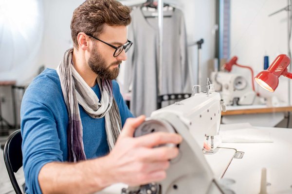 Comment réaliser un point zigzag sur une machine à coudre ?